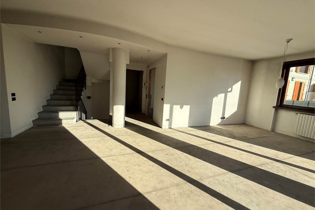 Arosio:Casa singola anche per due famiglie 