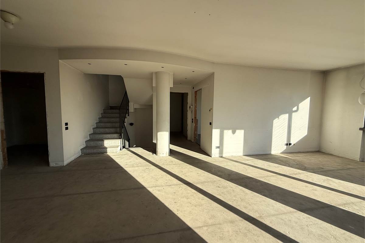 Arosio:Casa singola anche per due famiglie 