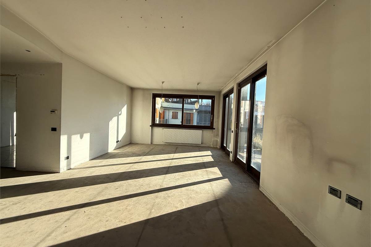 Arosio:Casa singola anche per due famiglie 