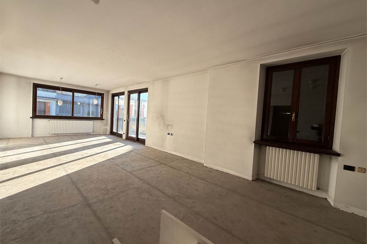 Arosio:Casa singola anche per due famiglie 