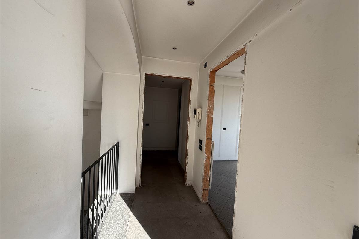 Arosio:Casa singola anche per due famiglie 