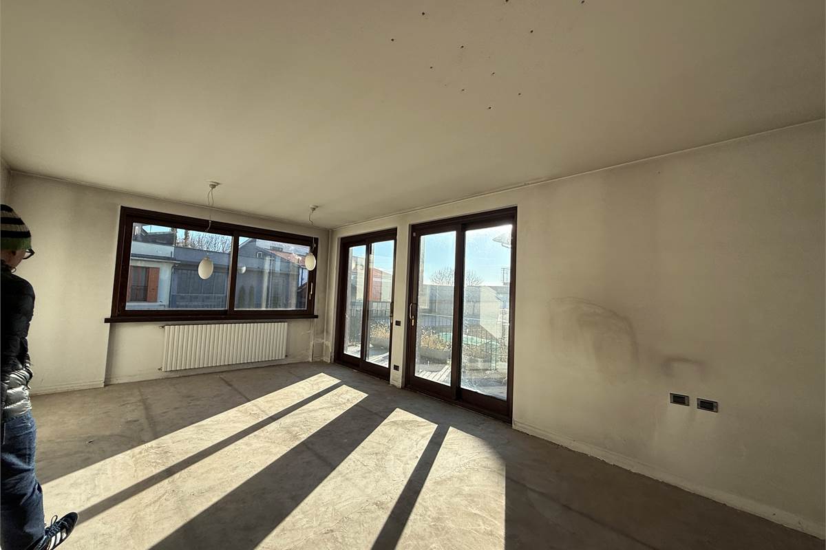 Arosio:Casa singola anche per due famiglie 