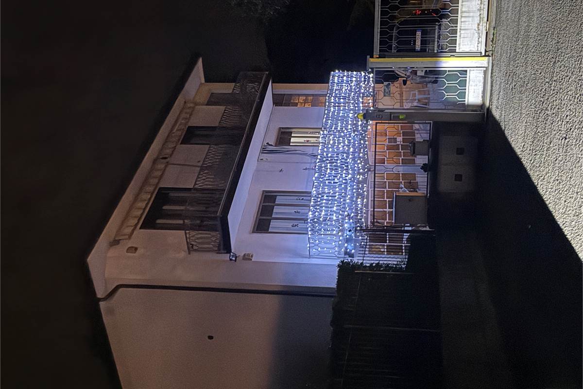 ERBA: VILLA BIFAMILIARE CON GIARDINO ,LOCALI ACCESSORI E BOX DOPPIO 