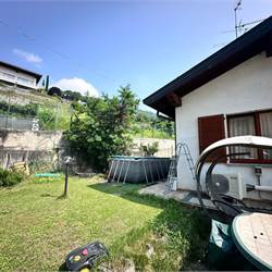 ERBA:BUCCINIGO -ALBAVILLA:PORZIONE DI VILLA CON GIARDINO