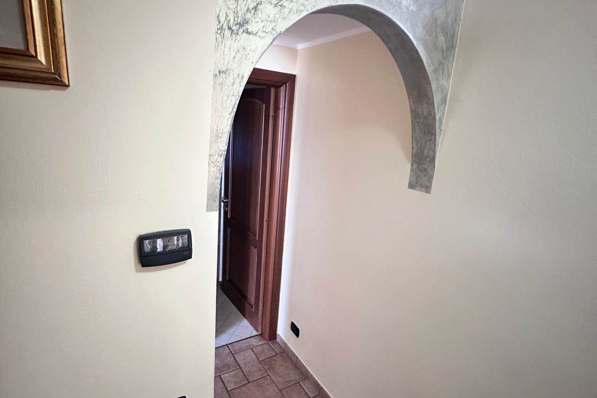 ERBA:BUCCINIGO -ALBAVILLA:PORZIONE DI VILLA CON GIARDINO