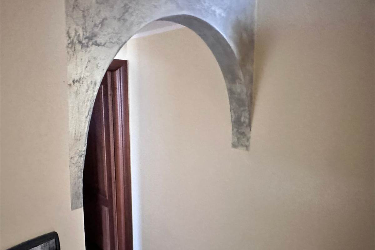 ERBA:BUCCINIGO -ALBAVILLA:PORZIONE DI VILLA CON GIARDINO