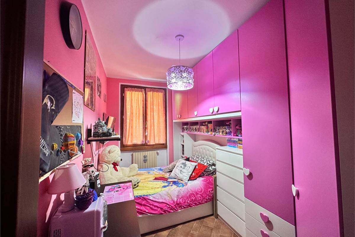 ERBA:BUCCINIGO -ALBAVILLA:PORZIONE DI VILLA CON GIARDINO