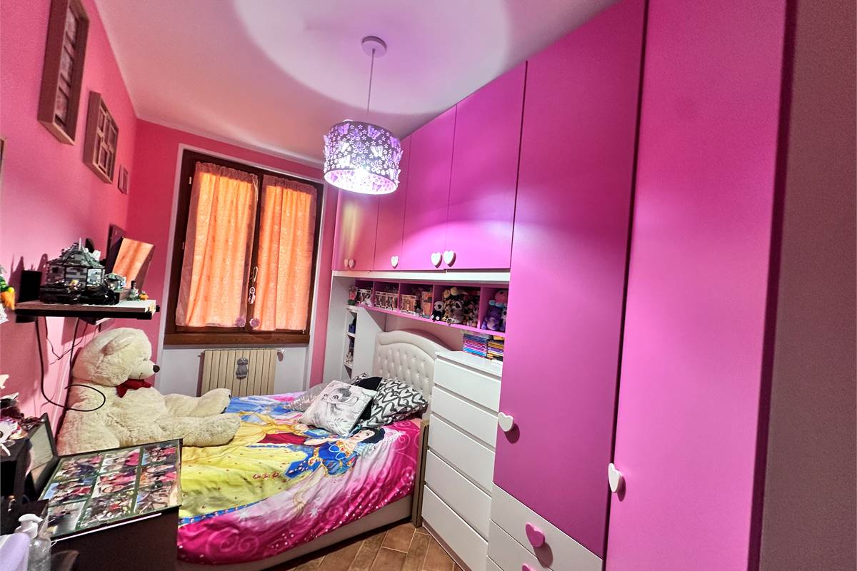 ERBA:BUCCINIGO -ALBAVILLA:PORZIONE DI VILLA CON GIARDINO