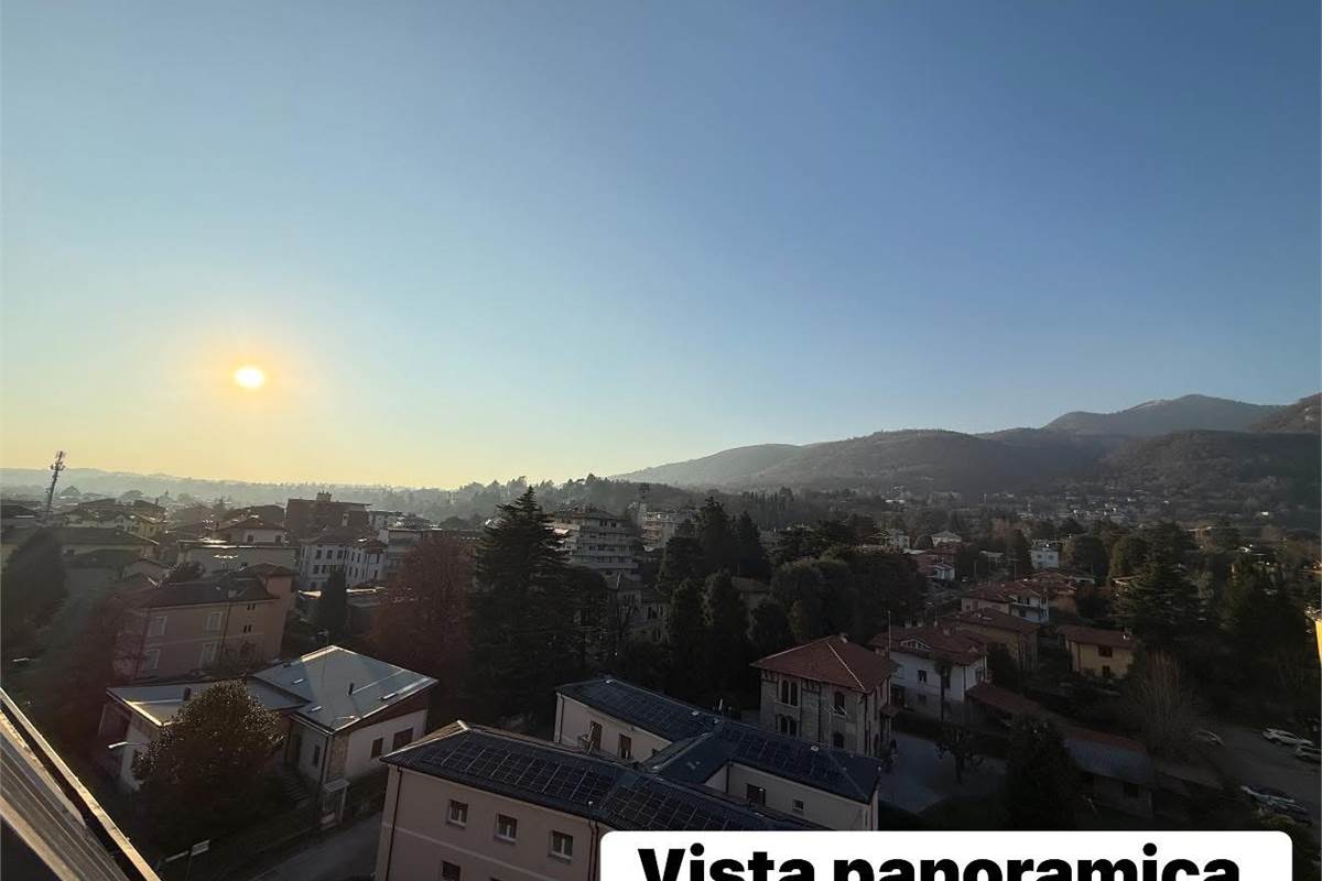 ERBA CENTRO:BILOCALE CON TERRAZZA PANORAMICA
