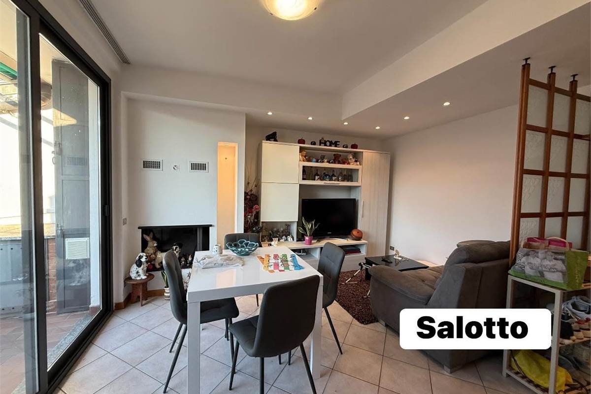 ERBA CENTRO:BILOCALE CON TERRAZZA PANORAMICA