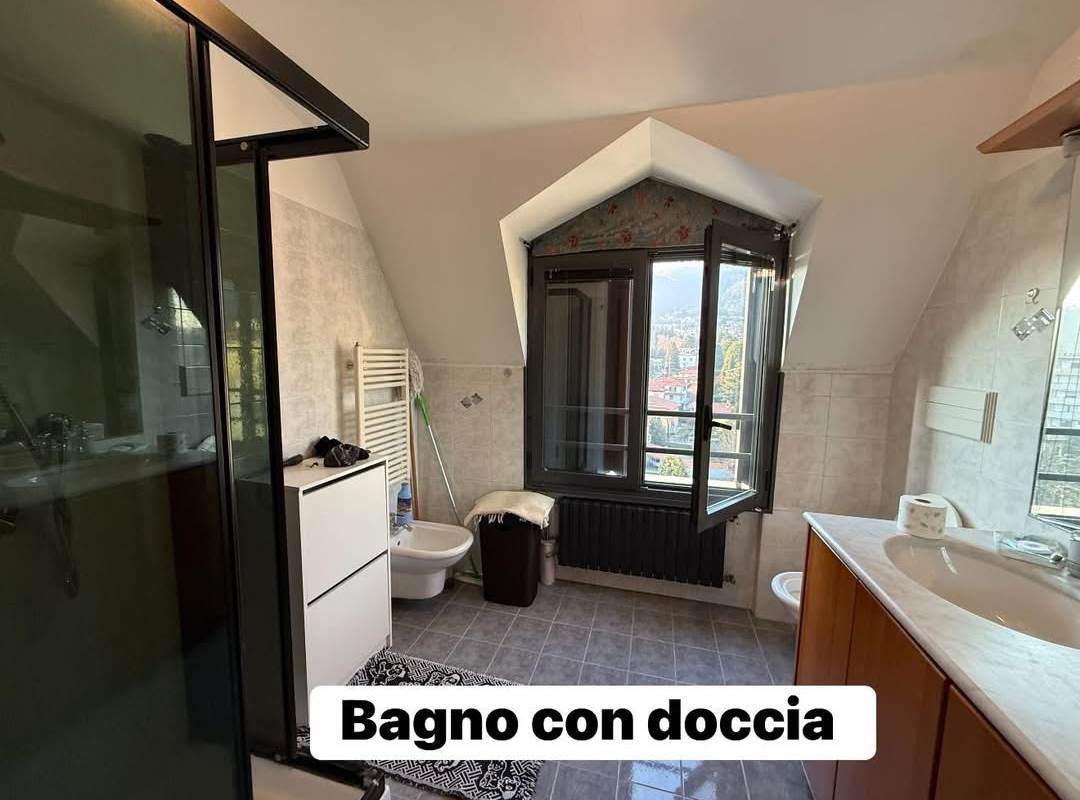 ERBA CENTRO:BILOCALE CON TERRAZZA PANORAMICA