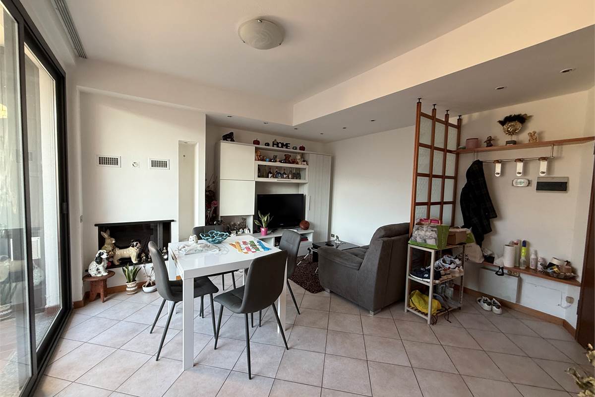 ERBA CENTRO:BILOCALE CON TERRAZZA PANORAMICA