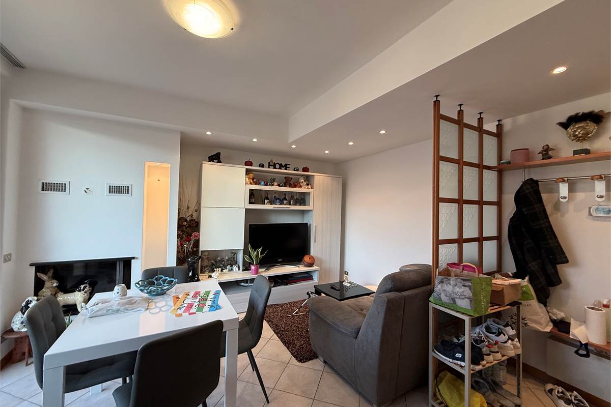 ERBA CENTRO:BILOCALE CON TERRAZZA PANORAMICA