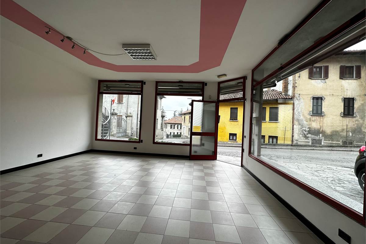 ERBA:LOCALI COMMERCIALI CON VETRINE