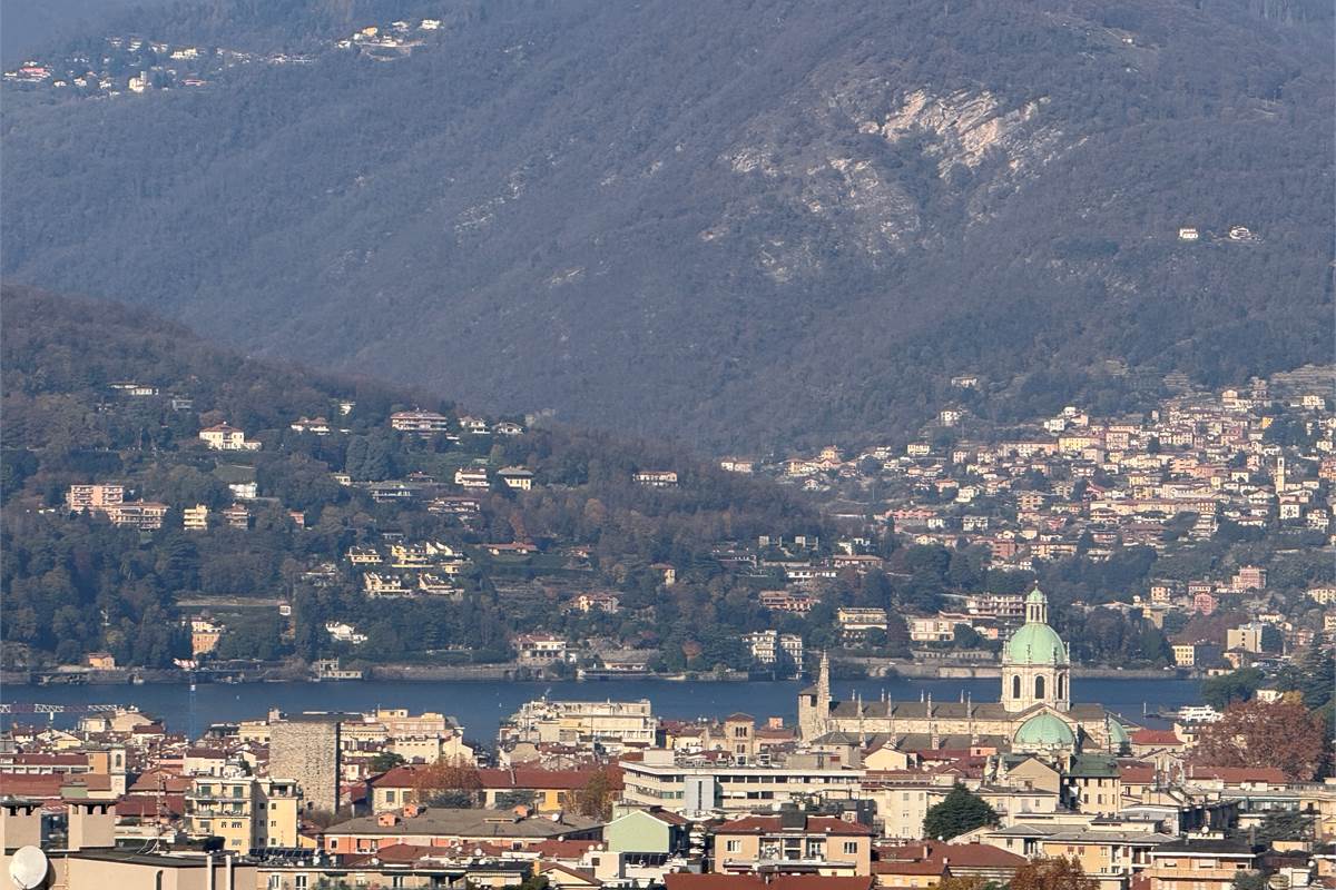 COMO:PALAZZINA CON LOCALI  COMERC.+ABITAZIONE E UFFICI