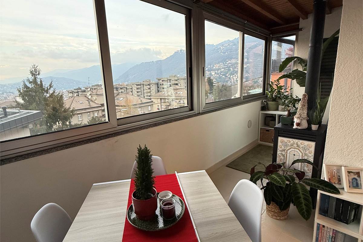 COMO:PALAZZINA CON LOCALI  COMERC.+ABITAZIONE E UFFICI