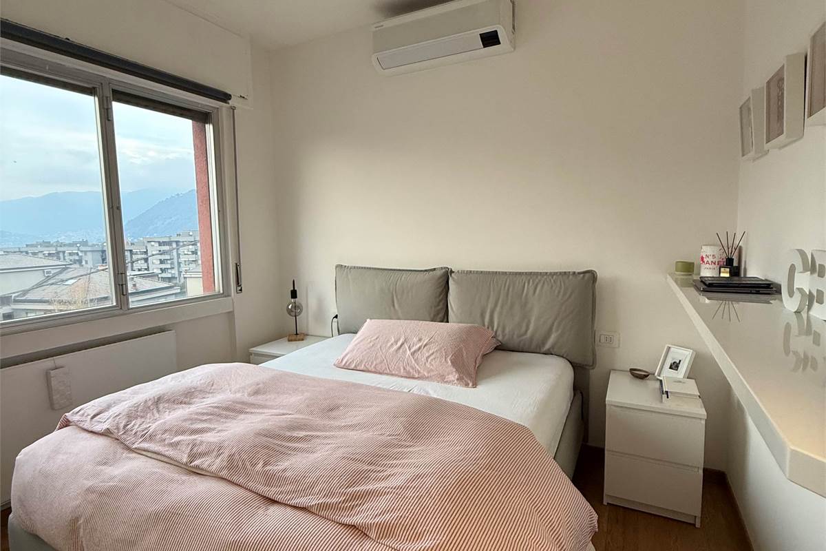 COMO:PALAZZINA CON LOCALI  COMERC.+ABITAZIONE E UFFICI