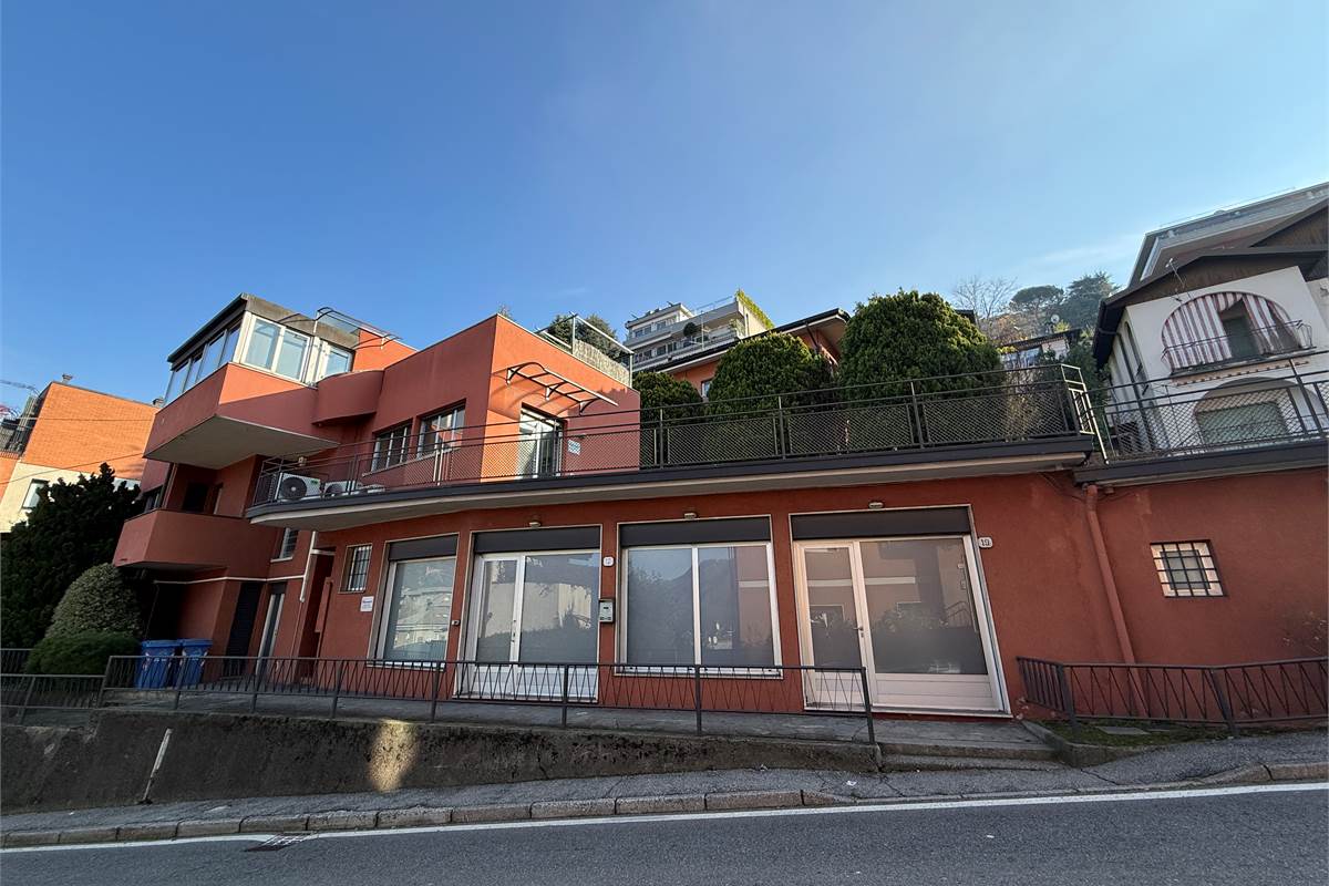 COMO:PALAZZINA CON LOCALI  COMERC.+ABITAZIONE E UFFICI