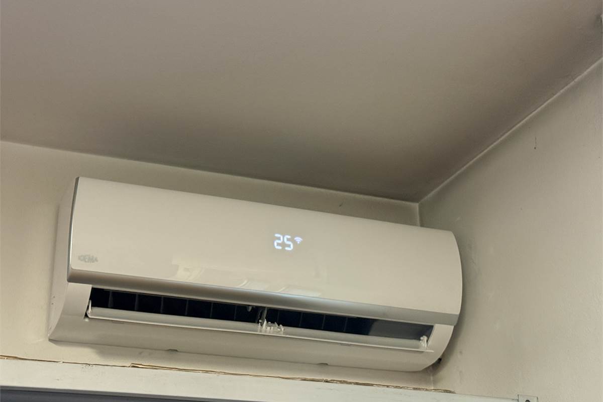 COMO:PALAZZINA CON LOCALI  COMERC.+ABITAZIONE E UFFICI