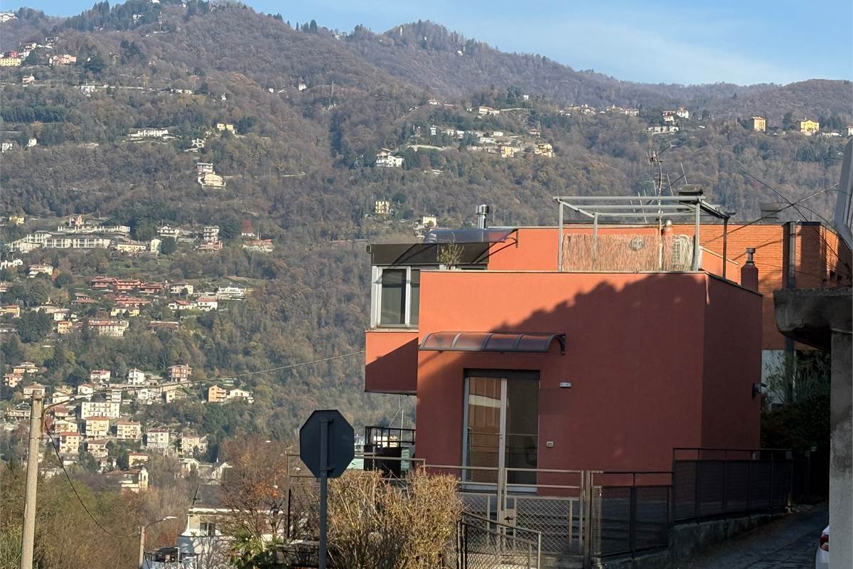 COMO:PALAZZINA CON LOCALI  COMERC.+ABITAZIONE E UFFICI