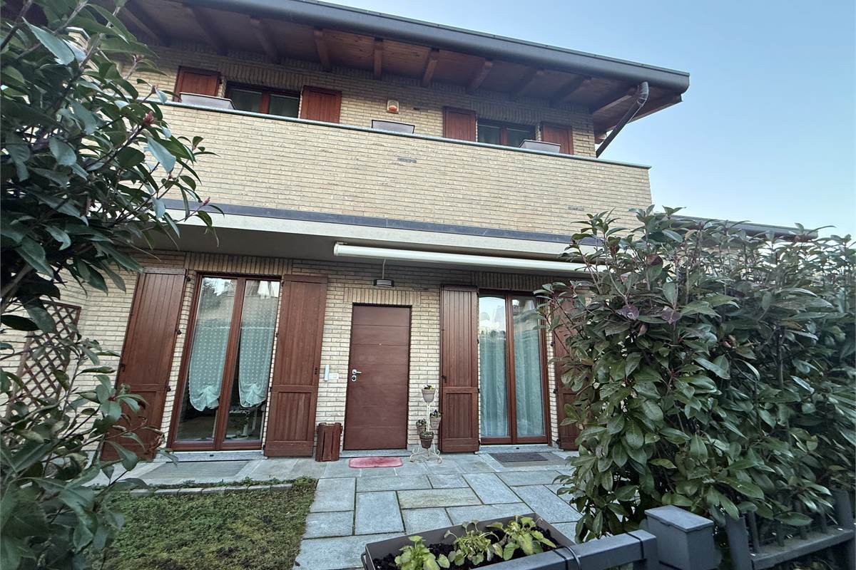 ALBESE CON CASSANO: PORZIONE DI VILLA FAVOLOSA