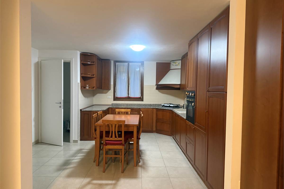 ALBESE CON CASSANO: PORZIONE DI VILLA FAVOLOSA