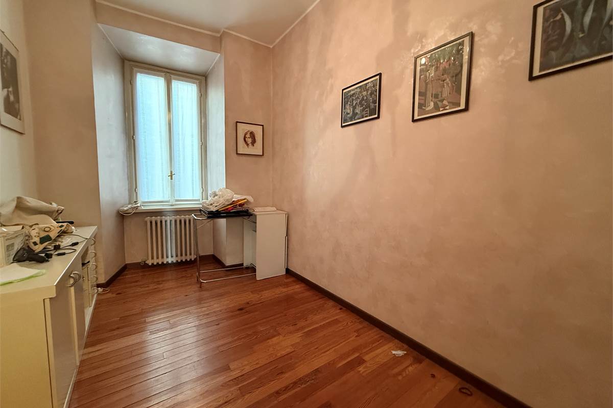 ERBA.ELEGANTE ABITAZIONE CON TERRAZZO PANORAMICO