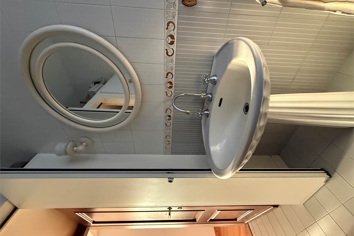 ERBA.ELEGANTE ABITAZIONE CON TERRAZZO PANORAMICO