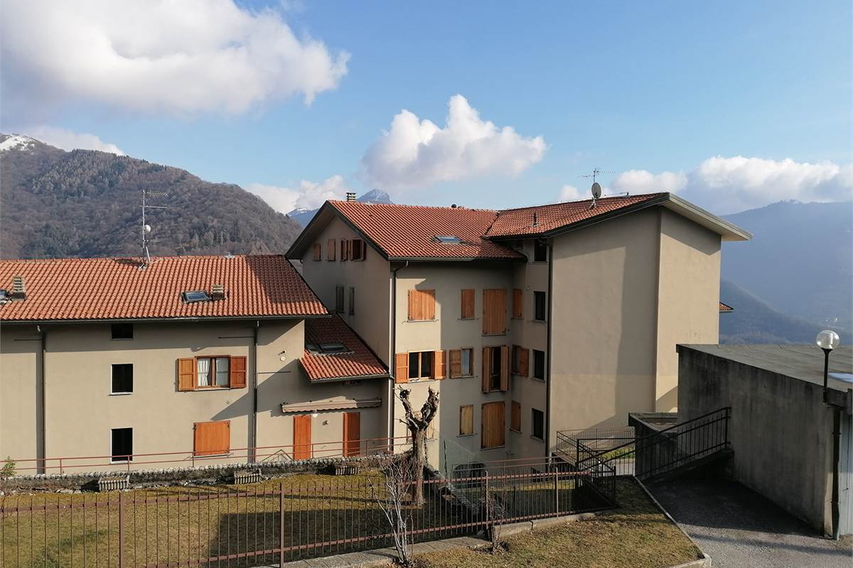 4 o più locali In Vendita a Asso