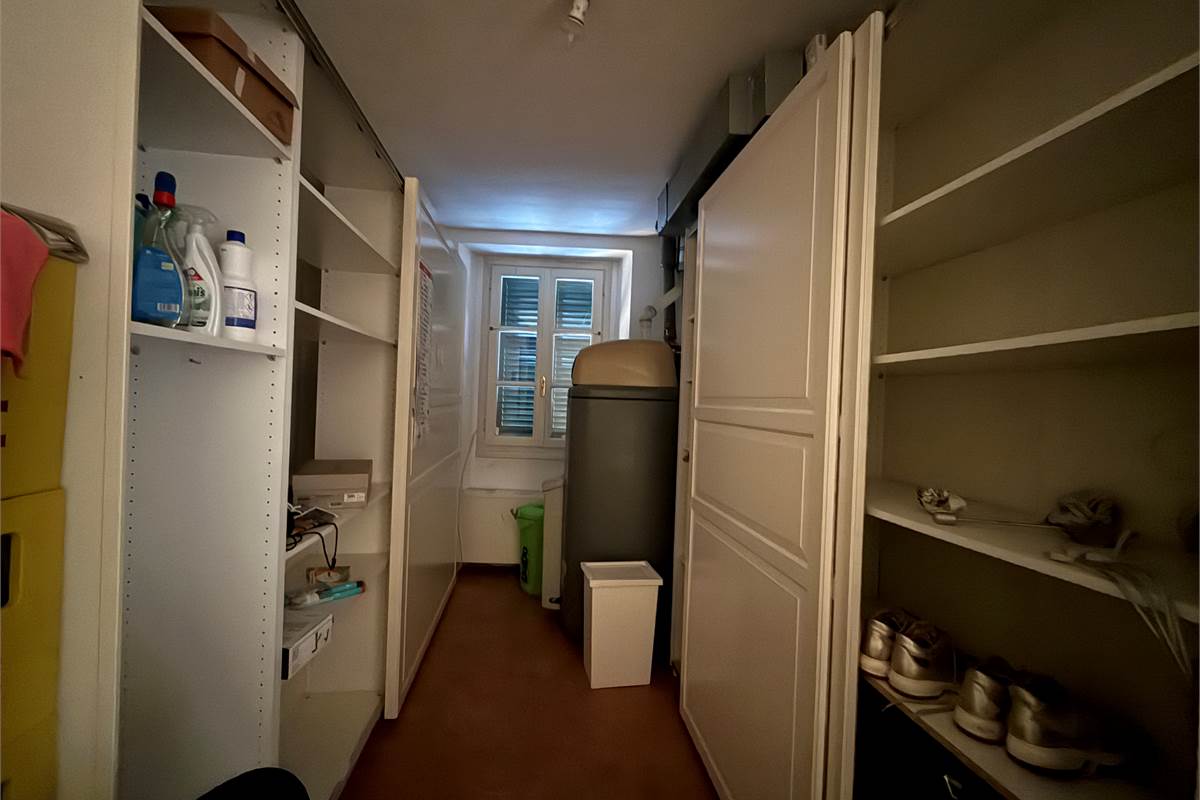 Erba:Elegante appartamento panoramico con box