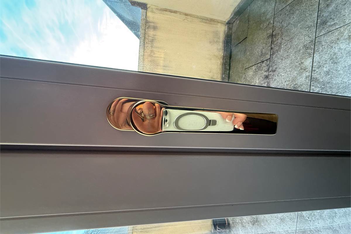 Erba:Elegante appartamento panoramico con box