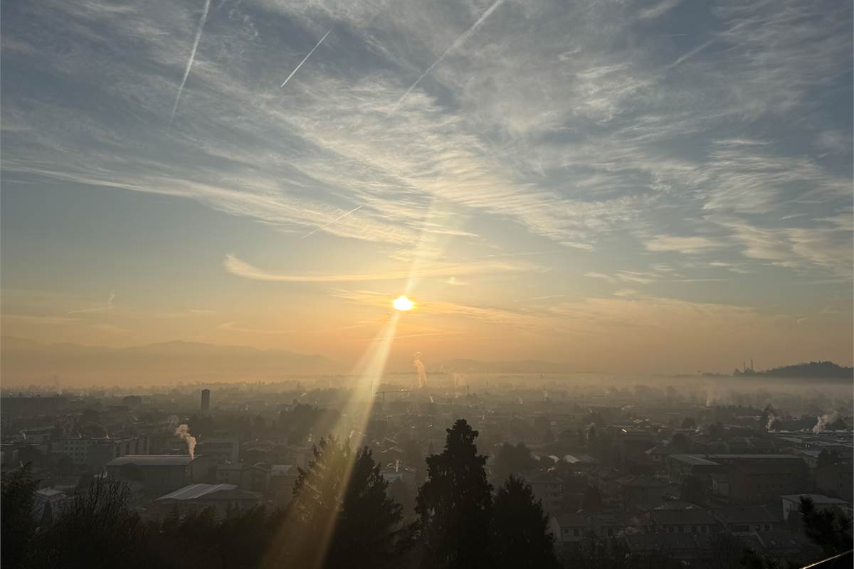 Erba:Elegante appartamento panoramico con box