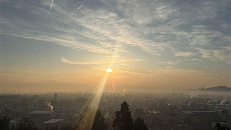 Erba:Elegante appartamento panoramico con box