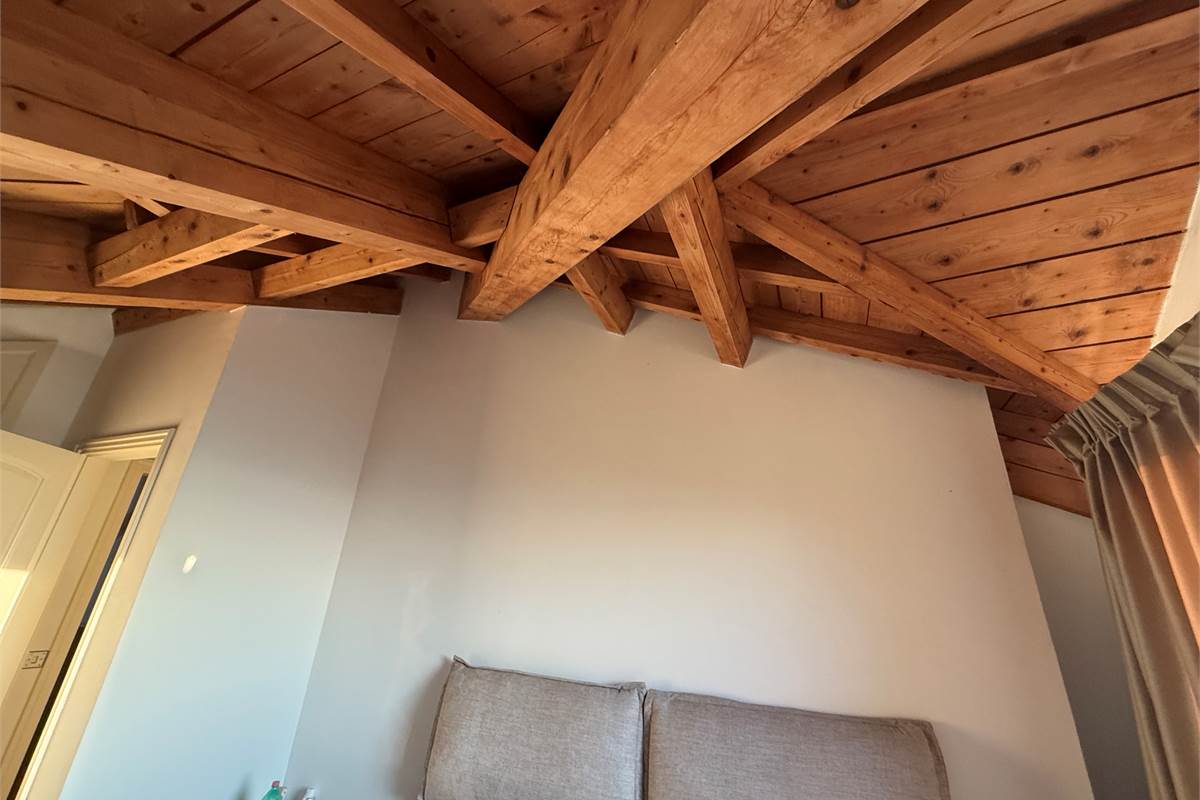 Erba:Elegante appartamento panoramico con box