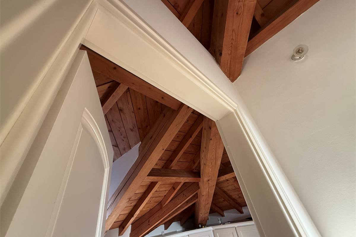 Erba:Elegante appartamento panoramico con box