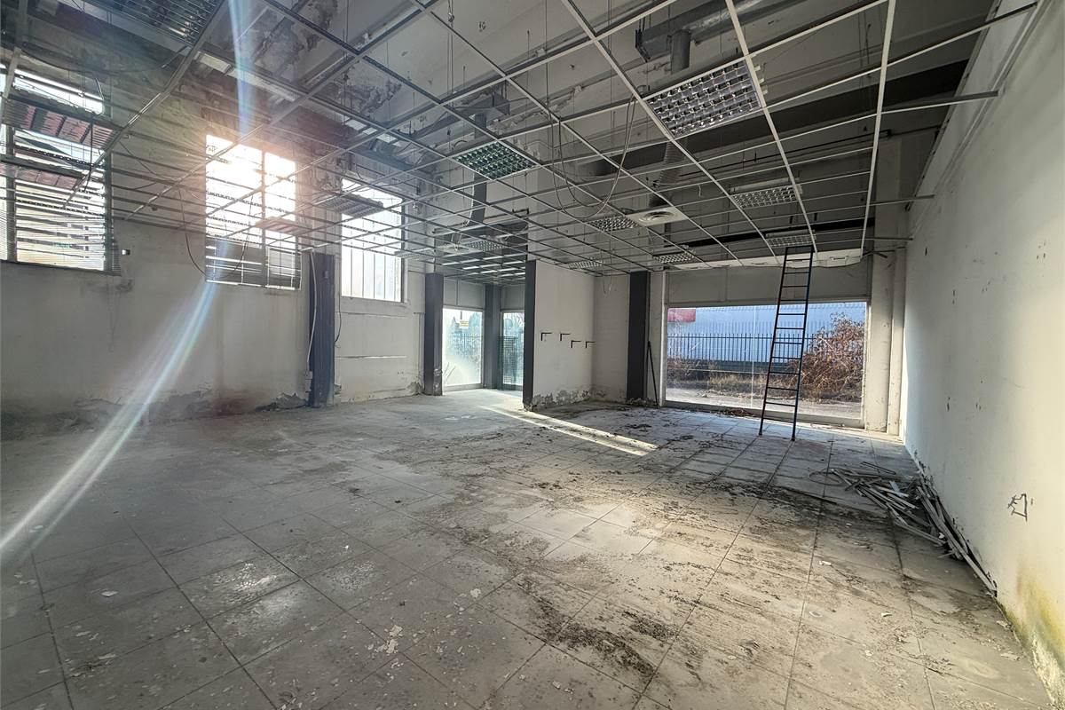 ERBA:CAPANNONE IN VENDITA O AFFITTO