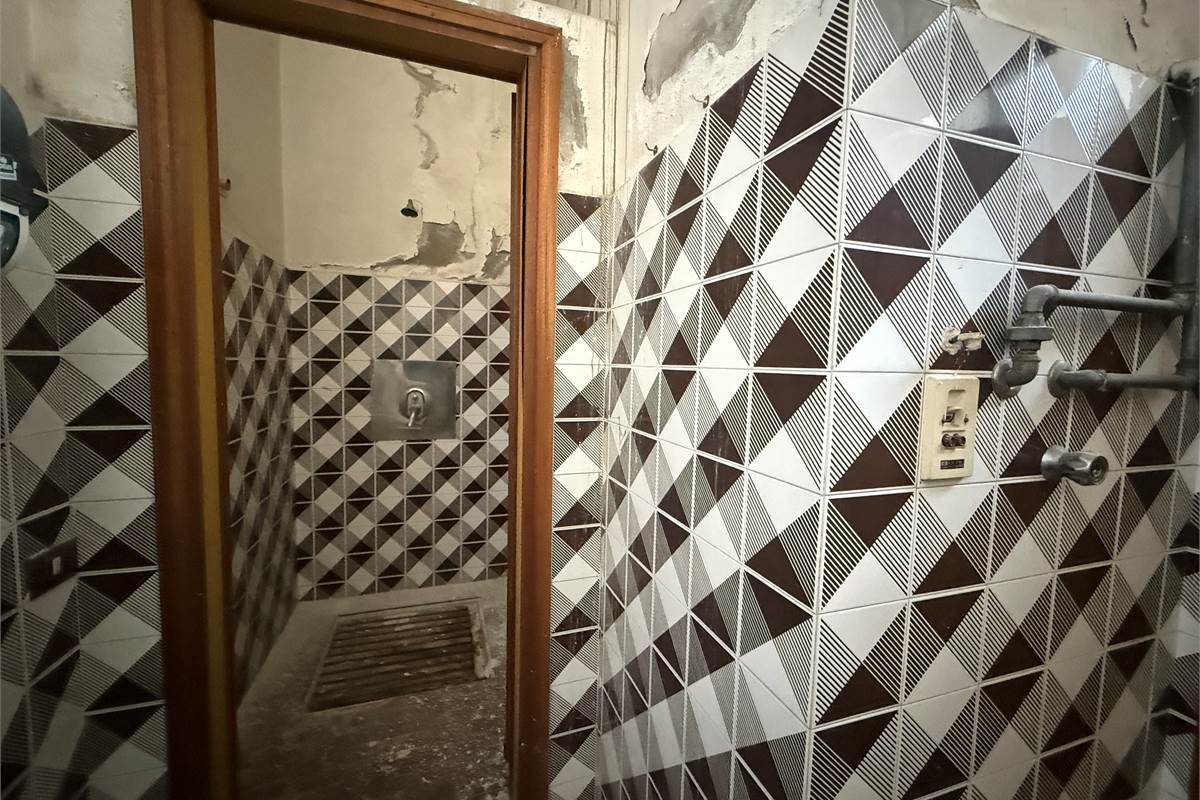 ERBA:CAPANNONE IN VENDITA O AFFITTO