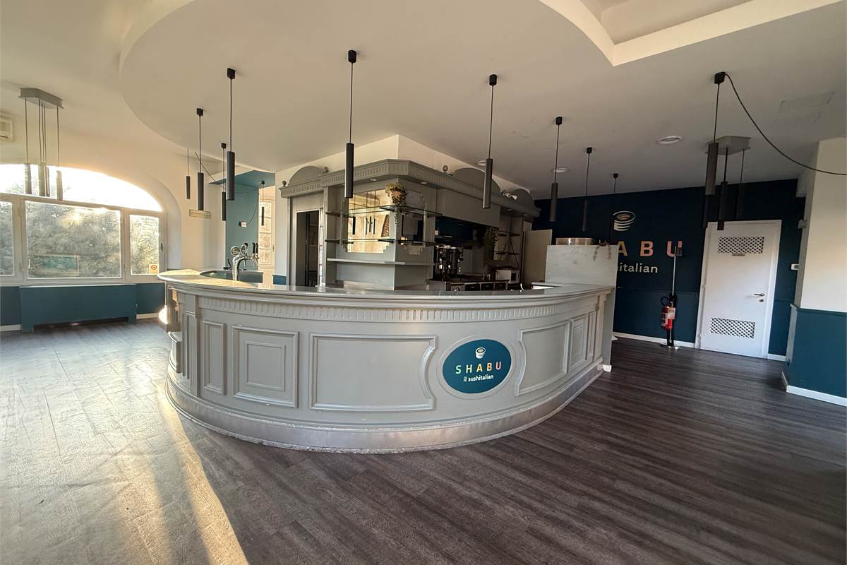 ERBA:LOCALI COMMERCIALI IN AFFITTO O VENDITA