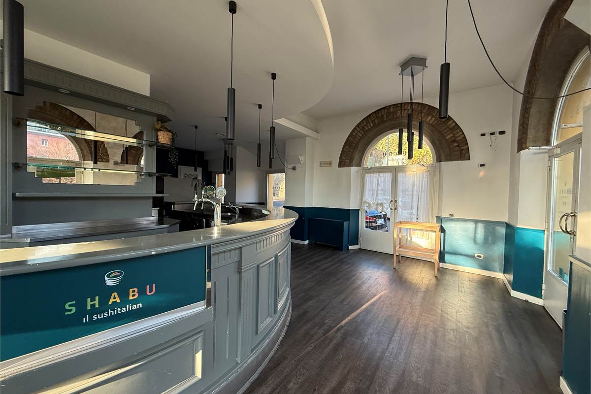 ERBA:LOCALI COMMERCIALI IN AFFITTO O VENDITA