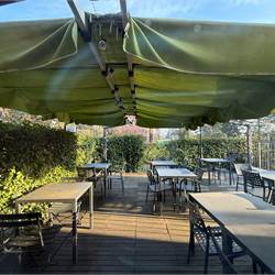 ERBA:TUTTO IL PIANO TERRA-LOCALI COMMERCIALI IN AFFITTO O VENDITA