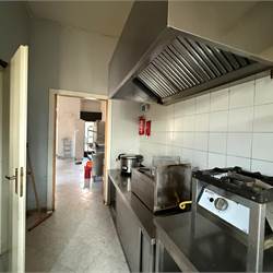 ERBA:LOCALE COMMERCIALE CON CANNA FUMARIA/ANCHE X LABORATORIO