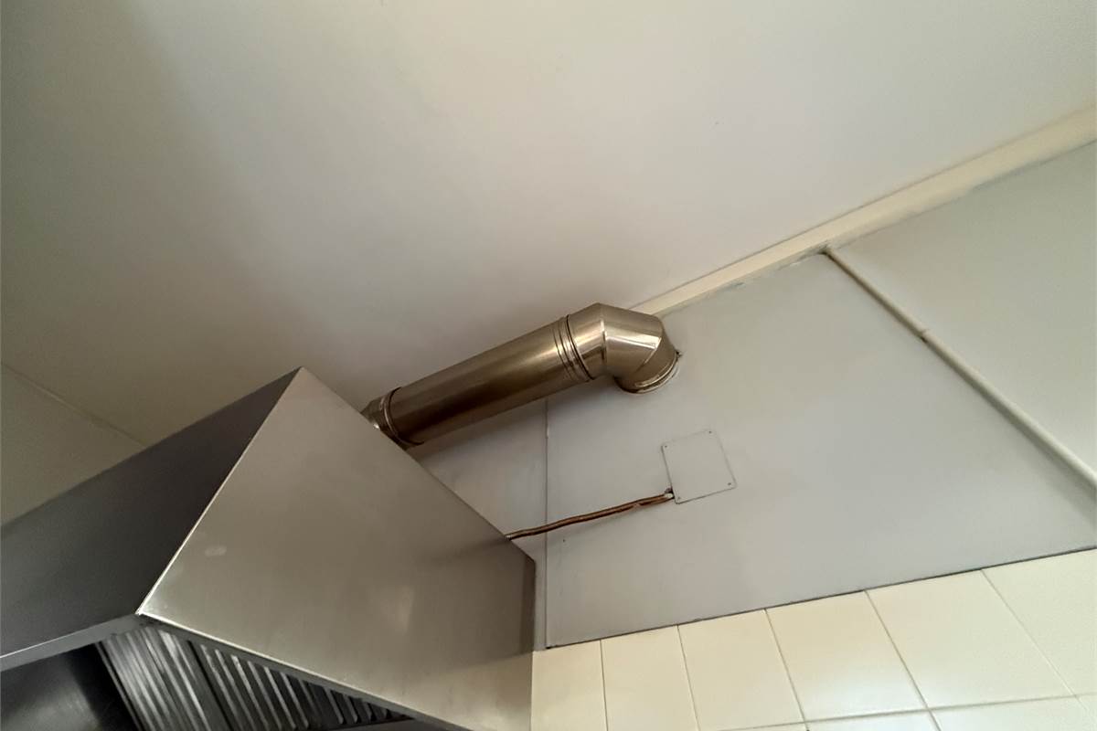 ERBA:LOCALE COMMERCIALE CON CANNA FUMARIA/ANCHE X LABORATORIO