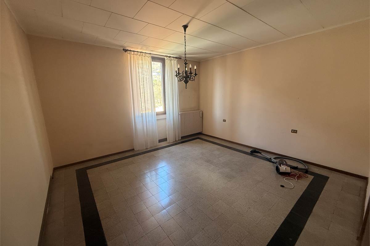 ASSO-CANZO:LOC.SCARENNA-4 LOCALI AUTONOMO CON BOX