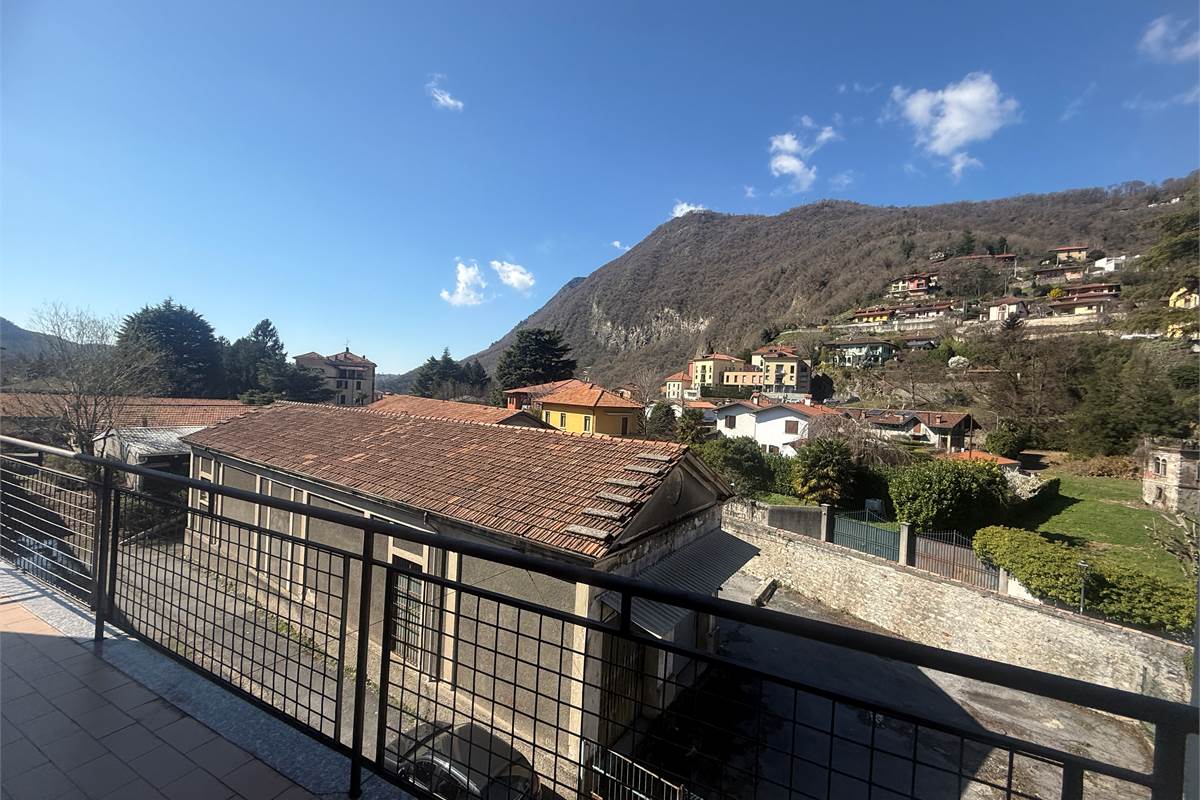 ASSO-CANZO:LOC.SCARENNA-4 LOCALI AUTONOMO CON BOX