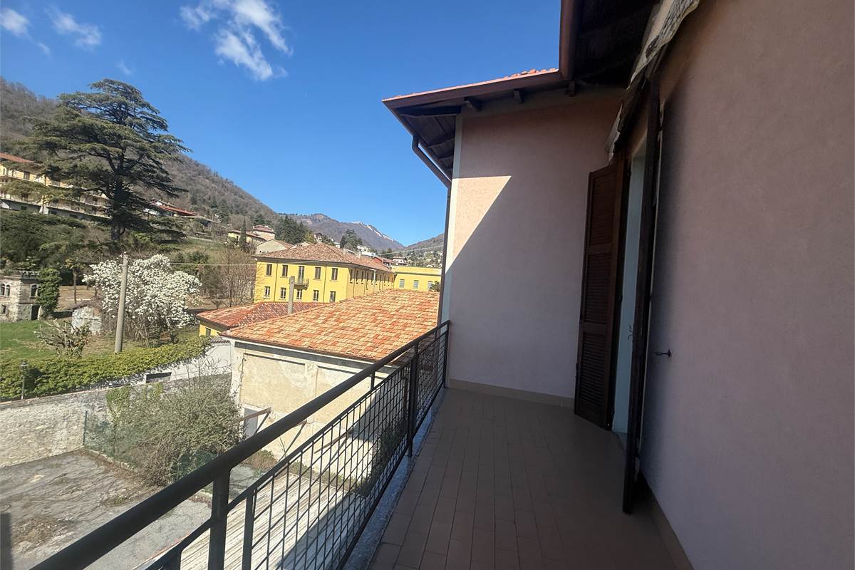 ASSO-CANZO:LOC.SCARENNA-4 LOCALI AUTONOMO CON BOX