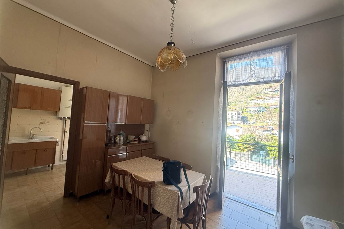 ASSO-CANZO:LOC.SCARENNA-4 LOCALI AUTONOMO CON BOX