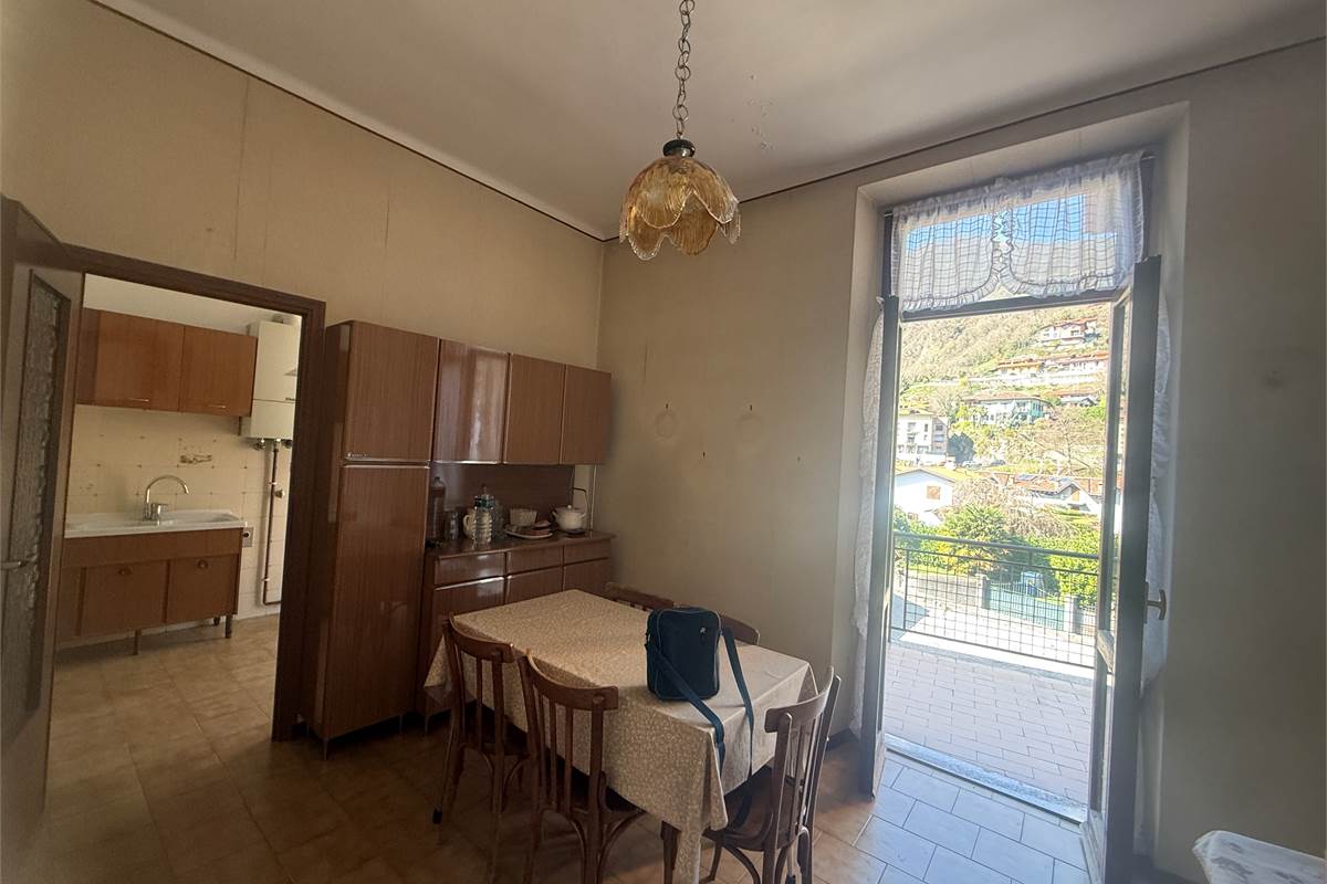 ASSO-CANZO:LOC.SCARENNA-4 LOCALI AUTONOMO CON BOX