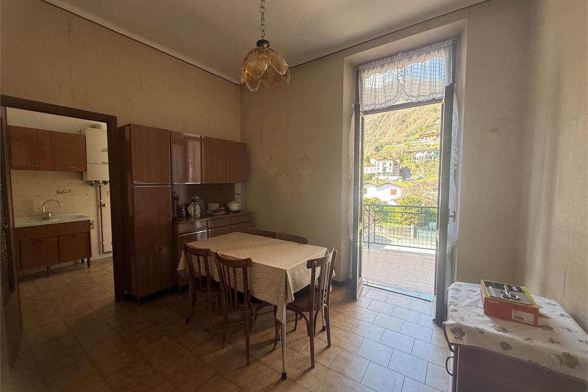 ASSO-CANZO:LOC.SCARENNA-4 LOCALI AUTONOMO CON BOX