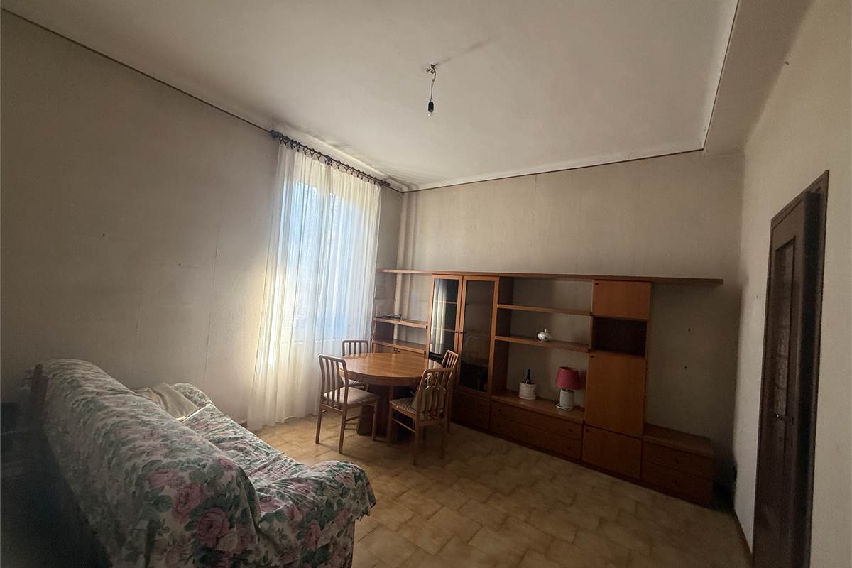 ASSO-CANZO:LOC.SCARENNA-4 LOCALI AUTONOMO CON BOX