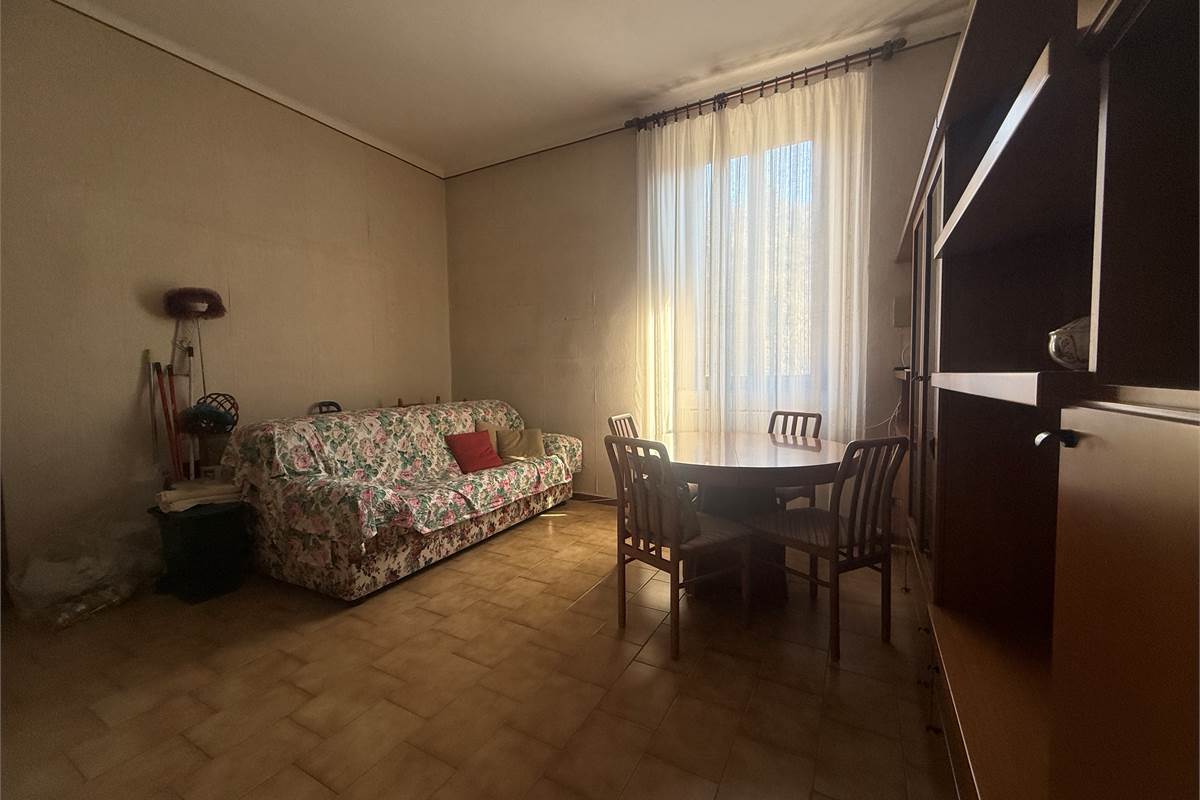 ASSO-CANZO:LOC.SCARENNA-4 LOCALI AUTONOMO CON BOX